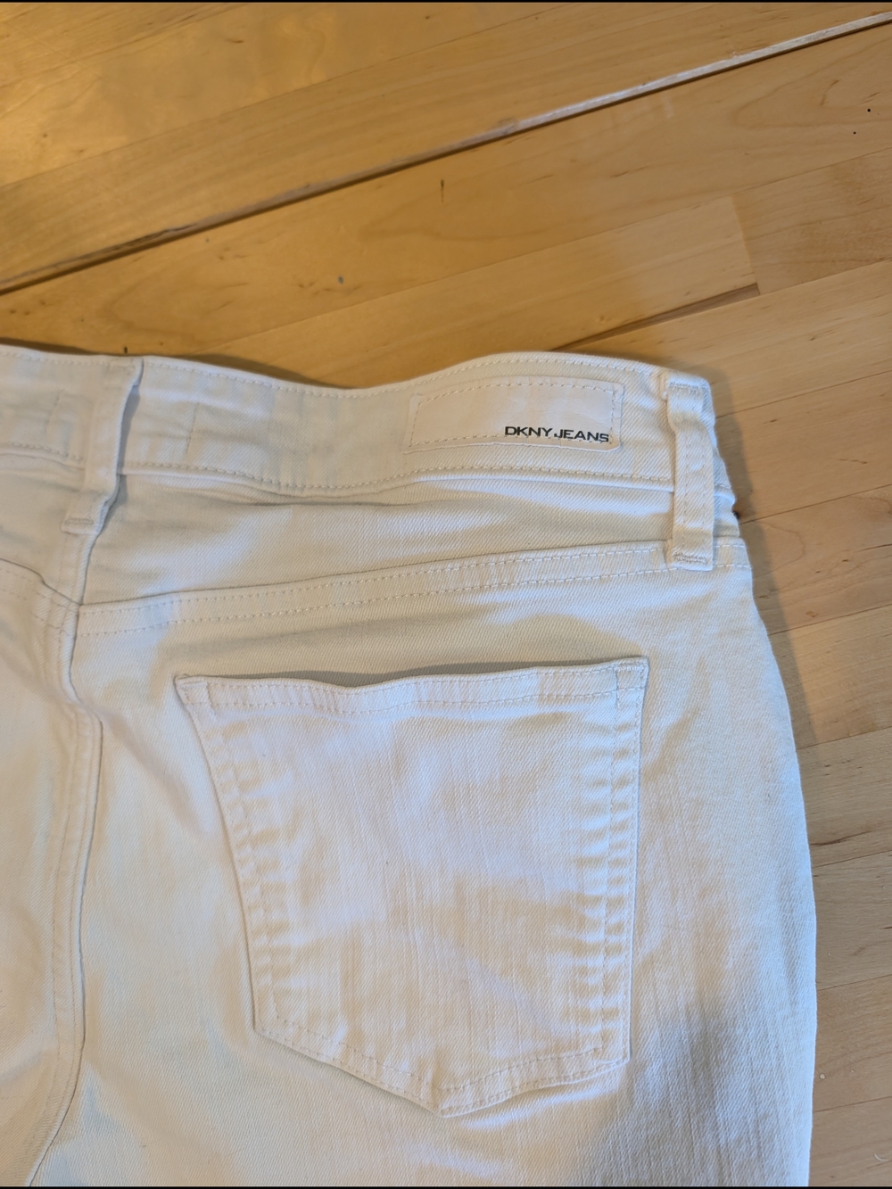 DKNY Jeans White Denim Shorts - Picture 2 of 8